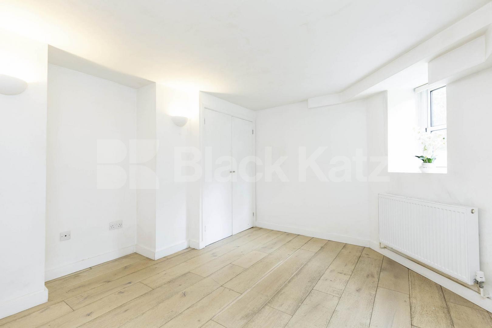 Modern apartment Fairhazel Gardens, South Hampstead